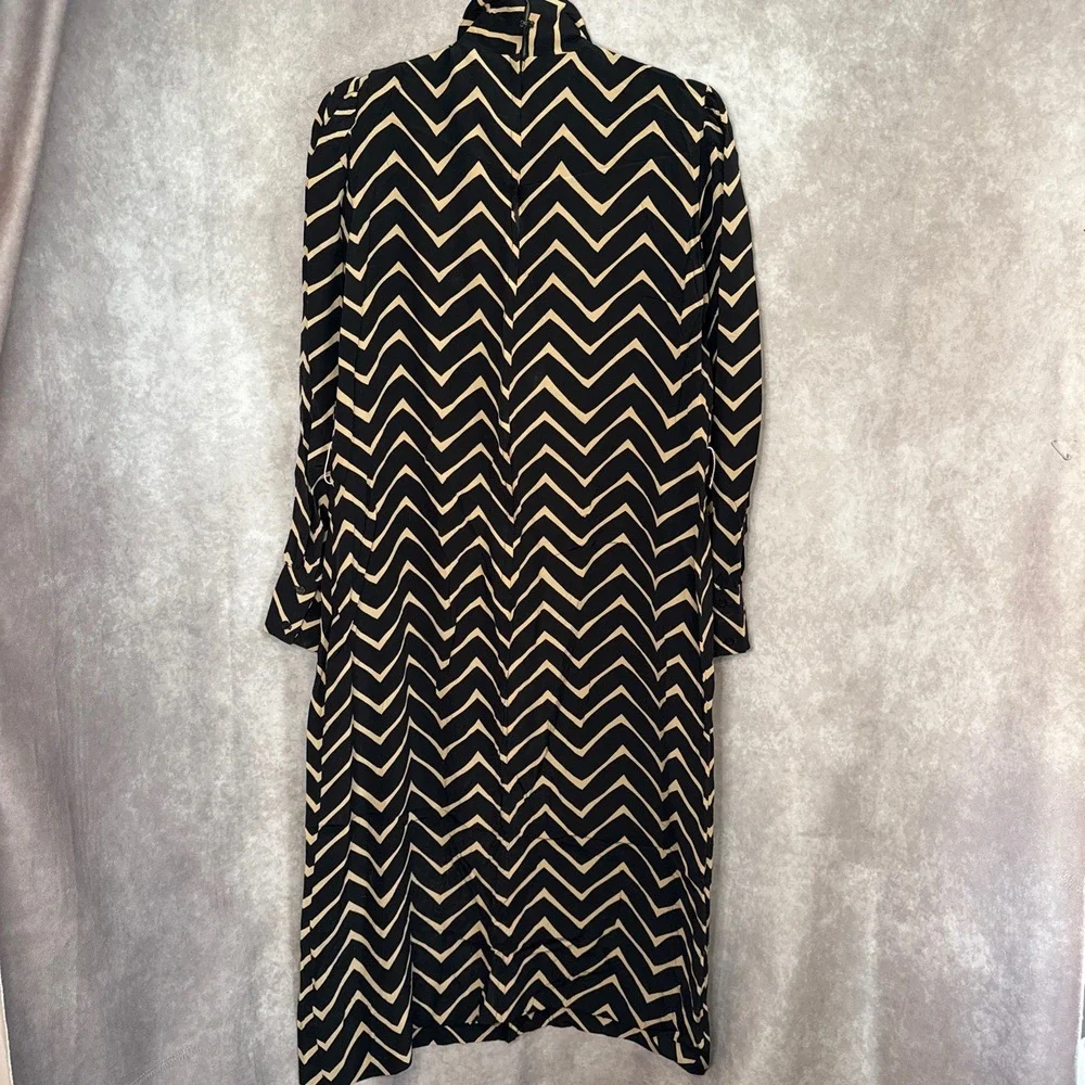 Chevron Patterned 100% Silk Black and Cream Midi Dress - Picture 5 of 10